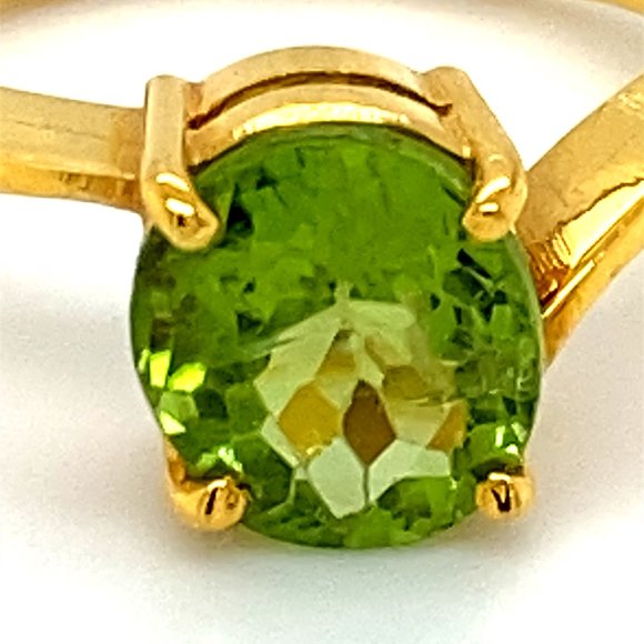 Peridot 2.55ct Solid 18K Yellow Gold Ring - Picture 6 of 6